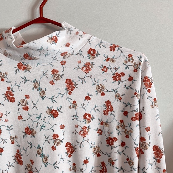 SOLD 🚫 Floral Turtleneck💓 - Picture 1 of 4